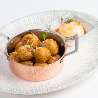 Мини кюфтенца с моцарела и домати (200 г.)