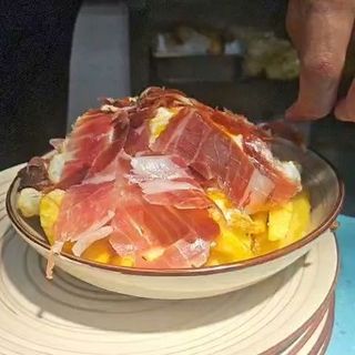 Huevos Rotos con Jamón Ibérico