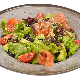 Салата със сьомга (300г)