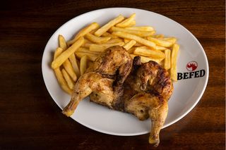 Galletto befed con patatine fritte