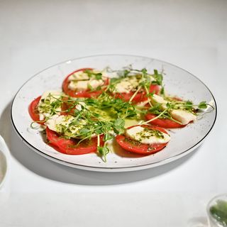 Моцарелла Капрезе (220г)