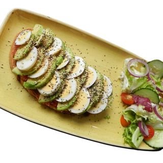 TOSTA AGUACATE + TARTA QUESO