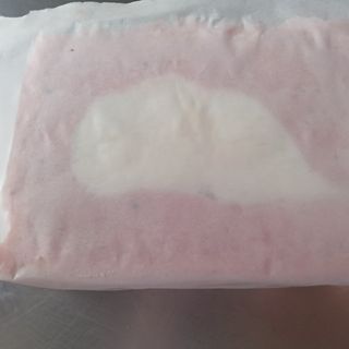 IMBOTTITI DI GELATO ALLA FRAGOLA E PANNA