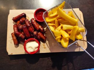 Pomfrit sa kobasicom