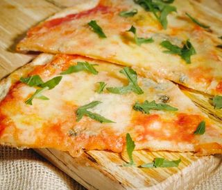 Pizza pizzaiolo al spicchio 