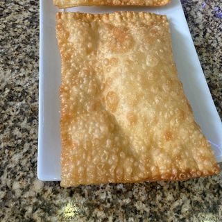 Pastel Brasileiro de Frango com queijo cremoso 