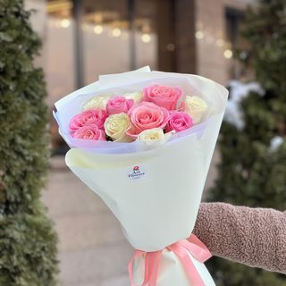 11 Голландские розы микс 50 см с оформлением 