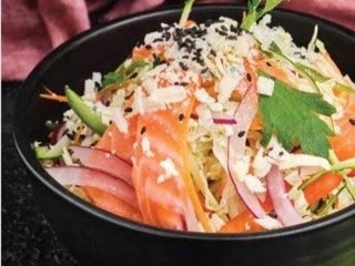 Салат з лососем та блакитним сиром (175г)