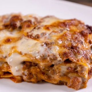 LASAGNA TRADIZIONALE CON CARNE 