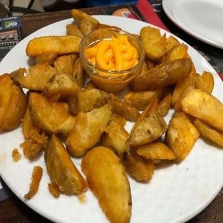 Patatas Con Salsa Cheddar