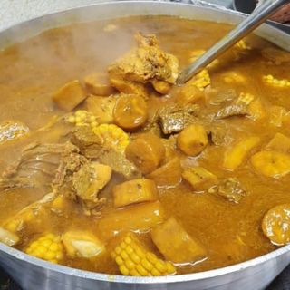Sancocho de ternera y pollo