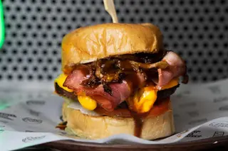 RED CLUB BURGER