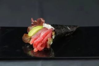 92.Temaki Atún (1 Ud.)