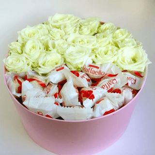 Коробка троянд з Рафаело