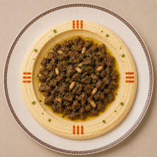 Хумус с телешко бон филе