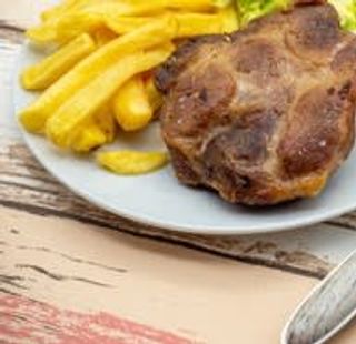 Свинска пържола с комбинирана гарнитура (400г)