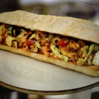 Bocadillo de pollo o mixto de la plancha 