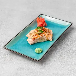 Nigiri opiekany łosoś  2szt