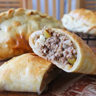 Empanada 4 quesos (1 und)