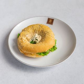 Bajgiel z pastą jajeczną