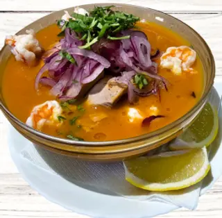 Encebollado Mixto