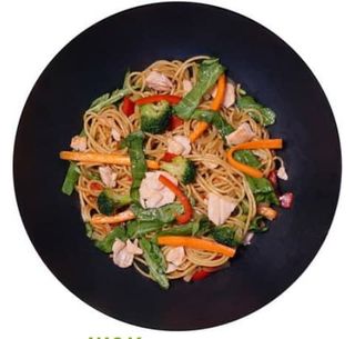 Wok з лососем