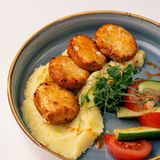 Куриные котлетки с картофелем пюре
