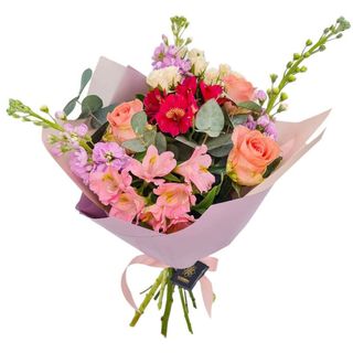 Buchet din trandafiri matiola si alstroemeria