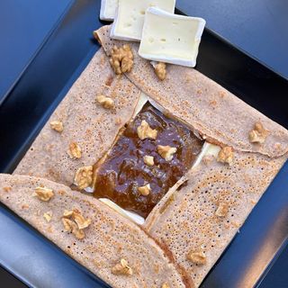 Мадмоазел Бри