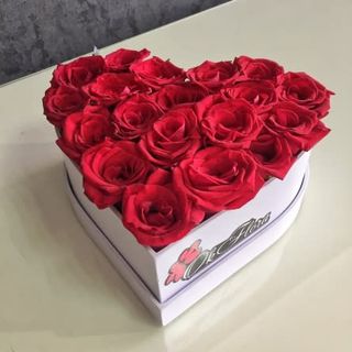 Inimă mică cu trandafiri roșii