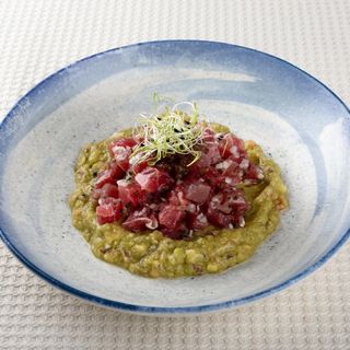 Tartar De Atún Con Guacamole Y Caviaroli (300 G.)