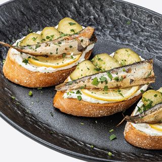 Бутерброди зі шпротами