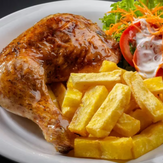 Combo plato 1/4 de pollo. (Porción de patatas y ensalada)