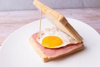 Sándwich mixto con huevo