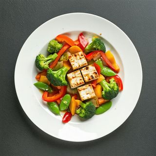 92. Toufu con verdure miste