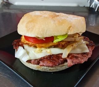 Hamburguesa, Huevo, Tomate, Cebolla, Queso,Lechuga