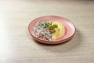 Бефстроганов в горшочке