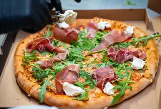 Пица Прошуто с маскарпоне  Малка-Римска