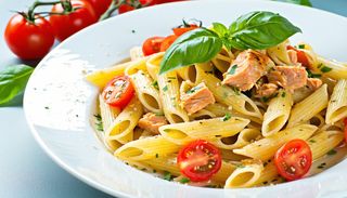 Penne cu ton şi roşii cherry