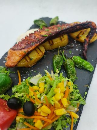 Pata De Pulpo A La Brasa