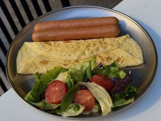 Сніданок з сосисками та омлетом (400g)
