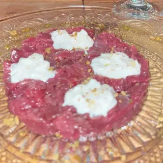 Tartare di scottona burrata e pistacchio
