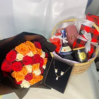 Mom's Elegance & Delight: A Mother's Day Extravaganza