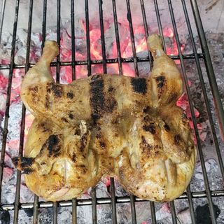 Pollo AMARILLO Al Carbón Entero