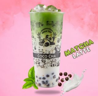 Mleko z czarnym cukrem  matcha latte