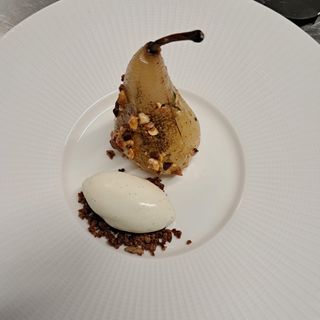 Lody z lukrowaną gruszką