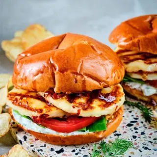 Haloumi Pesto Burger ( Vegetarian )