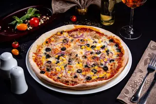 Pizza con Tonno