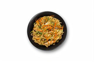 Wok yakisoba con shiitake y salsa tonkatsu