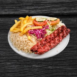 Shish Con Arroz, Patatas Y Ensalada